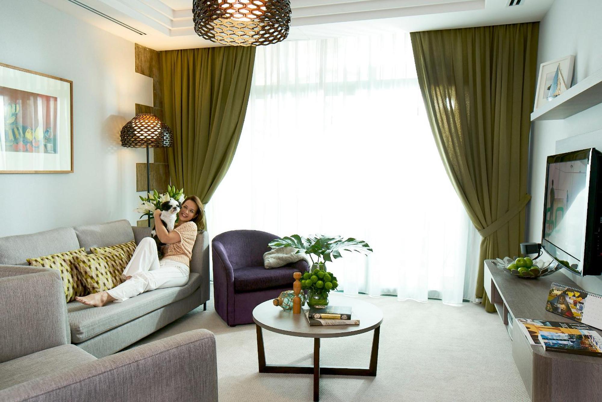 Fraser Place Robertson Walk Singapore Eksteriør billede A living room in a hotel suite