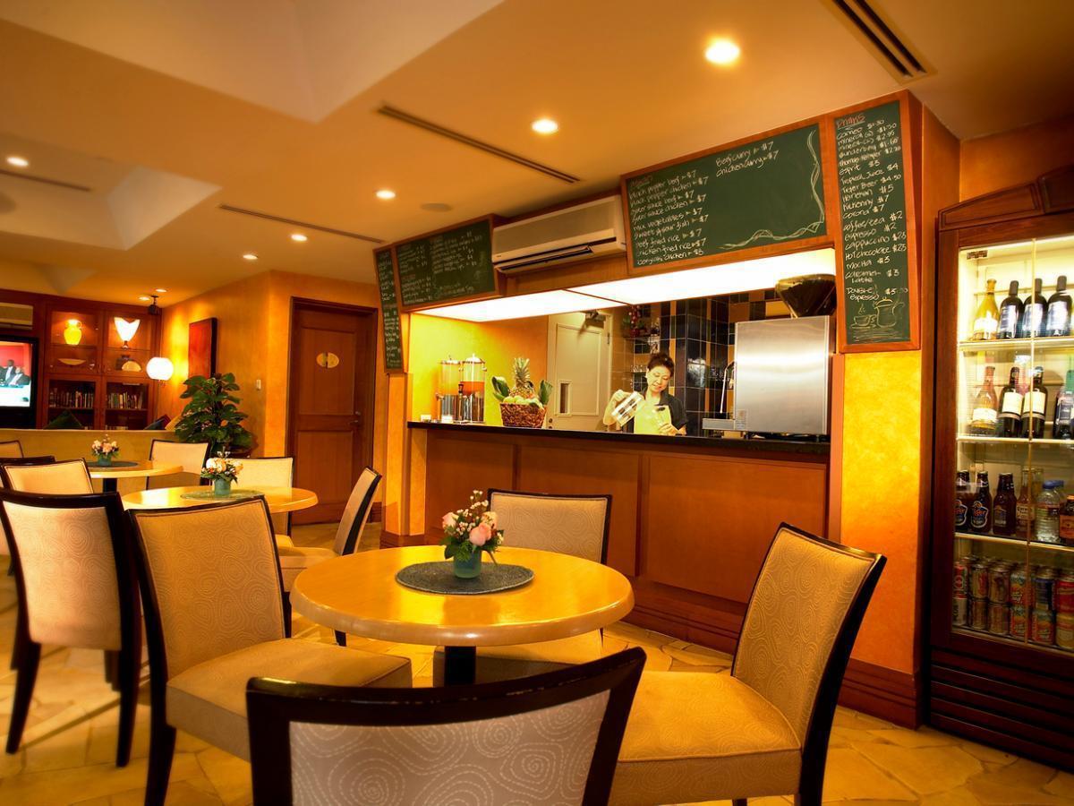 Fraser Place Robertson Walk Singapore Eksteriør billede The interior of a typical hotel bar