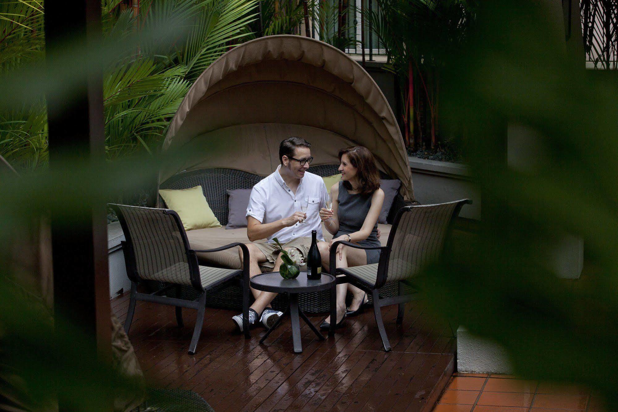 Fraser Place Robertson Walk Singapore Eksteriør billede The Garden Bar