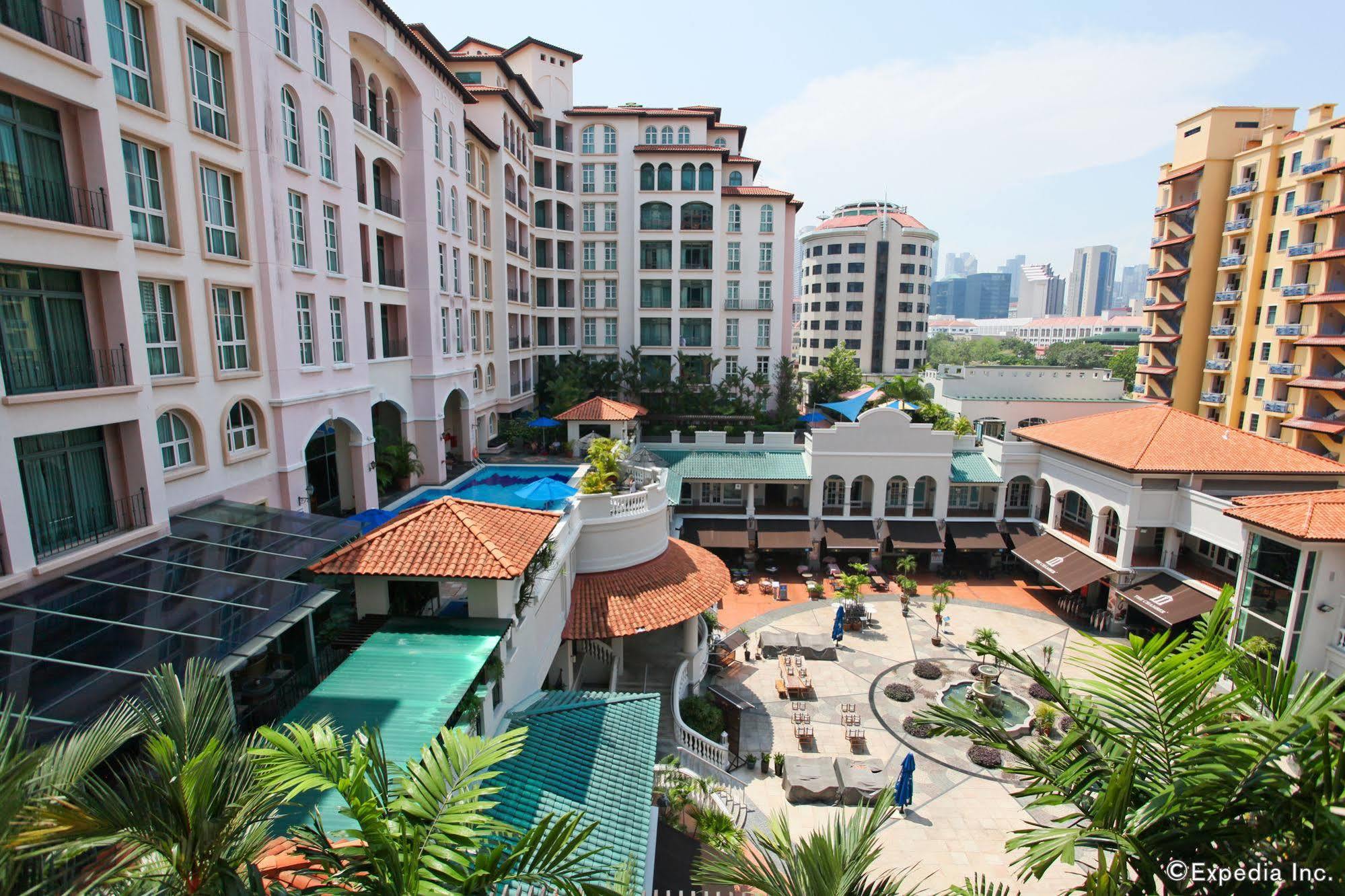 Fraser Place Robertson Walk Singapore Eksteriør billede The resort's main pool