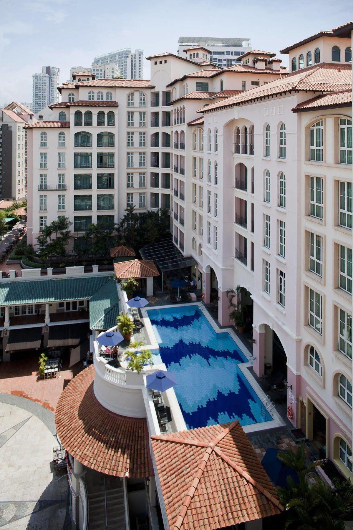 Fraser Place Robertson Walk Singapore Eksteriør billede The swimming pool at the hotel